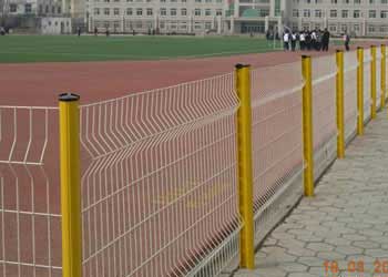 某學(xué)校操場(chǎng)圍網(wǎng)施工效果案例