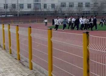 某學校操場圍網?施工效果案例